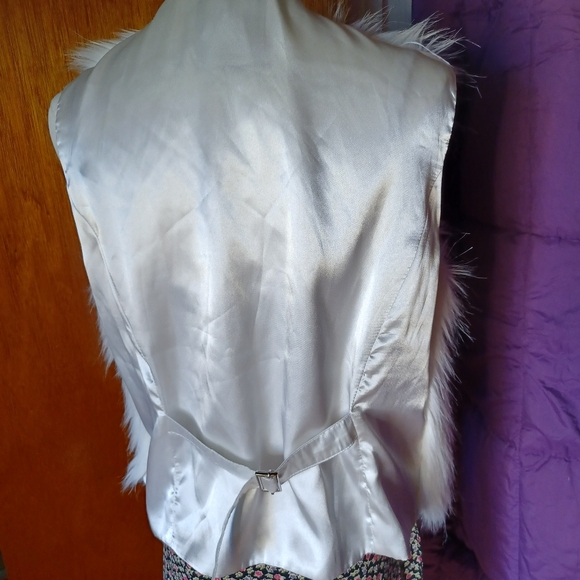 Rachel Zoe White Faux Fur Vest w/ Silky Smooth feel Backside - Picture 3 of 11